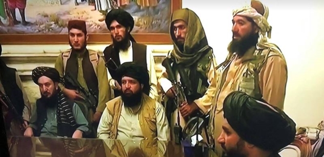 Tálibán oslavoval v Kábulu. Omylem při tom prý bylo zastřeleno 17 lidí