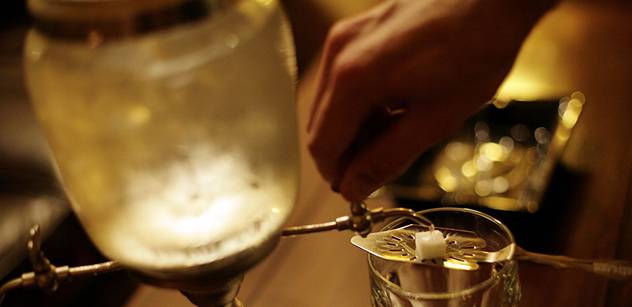 Hygienici začali v restauracích kontrolovat rodné listy k alkoholu