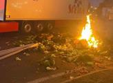 „Nepřípustné! Chraňte je.“ Protestující ve Francii se vrhli na české kamiony. Česko na nohou