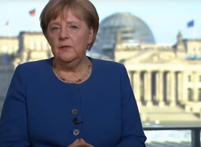 Němci koukají. Milion Kč zaplatili loni za účes Merkelové