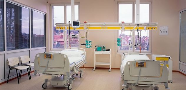 Slovenské nemocnice se obávají nejhoršího. Umírá každý pátý. Léčí už i gynekologové 