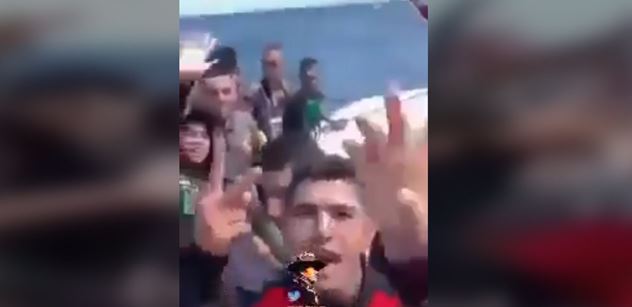 VIDEO Migranti kašlou na virus. Plné čluny u Itálie nachytala kamera