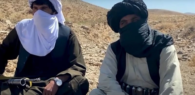 Kolaps v Afghánistánu: Tři tálibové přijeli taxíkem a oznámili starostovi, že přebírají město. Česko evakuuje ambasádu