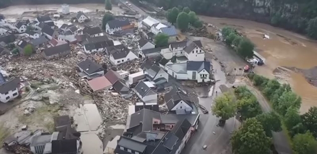 Německá obec tři neděle po povodních: Vykašlali se na nás, všichni. Ani starostu jsme neviděli