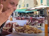 Cestovatelé natočili ceny jídel v chorvatském městečku Vodice. Při placení málem omdleli