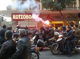 V Řecku je generální stávka, policie už použila slzák. Také se mluví o státním bankrotu