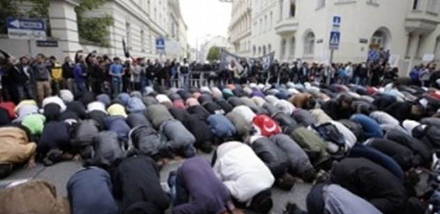Islamizace EU! Varování z roku 2015, vše se naplňuje, hrozí se publicista a politik