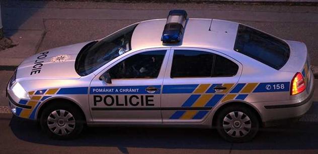 Policie zasahuje v Praze kvůli podezření z šíření závadné knihy