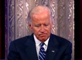 VIDEO: Ajajaj, Američanům spadnul prezident Biden. Kdyby jenom jednou...