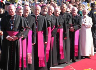Čeští a moravští biskupové: Není nutné reagovat na každou výzvu dnešní doby jejím ukotvením v legislativě
