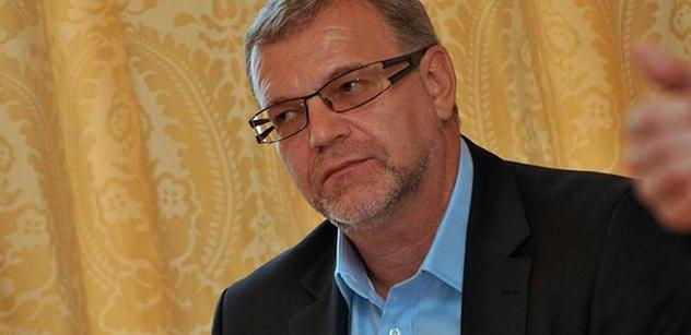 Novinář Buchert neúspěšně kandidoval za TOP 09. Do června zůstane v Českých drahách