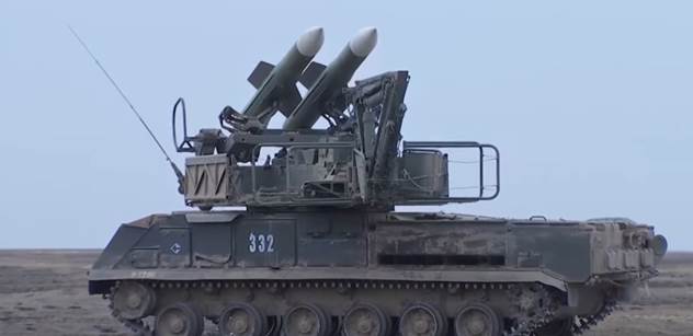 Rakety dodané Ukrajině západem míjejí cíle, drony krouží, pak spadnou. Co se děje na Ukrajině?