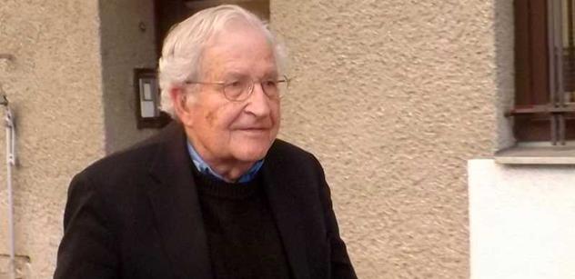 Noam Chomsky: USA vlastní polovinu bohatství na světě. Myslí si, že jsou výjimečné, ale to je falešná představa