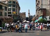 Zápalná bomba zabila v Káhiře nejméně 18 lidí. Zatím není jisté, zda šlo o terorismus