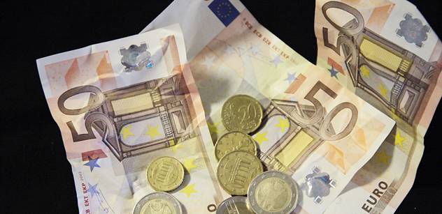 Přijmeme euro a všechno podraží? A má to vůbec cenu?