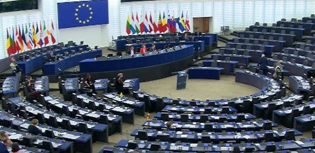 Europarlament schválil, že Rusko je teroristický stát. Následoval útok hackerů