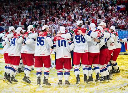 Hokej bez Rusů: Stejně by o žádné medaile nehráli, smál se komentátor Schmarcz