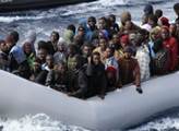 Počet migrantů přes makedonskou hranici roste. Hovoří český policista, který tam pomáhá
