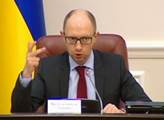Debata o nedůvěře vládě po ukrajinsku: Žádám vás, abyste si nás vážili, hulákal Jaceňuk na poslance 