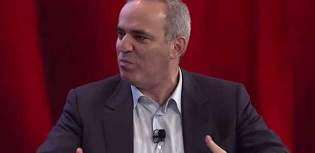 Putin už 16 let naplňuje plán a daří se mu, upozorňuje Garry Kasparov