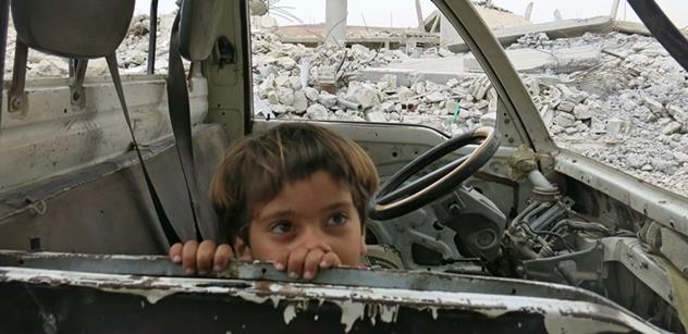 Pohled na uprchlíky z válečné zóny. Dokumentaristka promluvila v rádiu: Jsou to rodiče, mají děti. Bomby jim padají na hlavu...