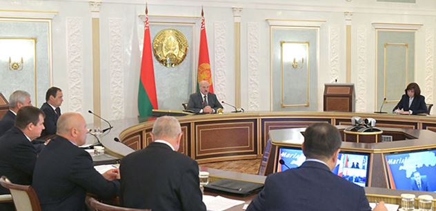 Lukašenko: Jak Gestapo, tak se chováte! Už víme, kudy chodí peníze. Zde je pravda o „ruské invazi“