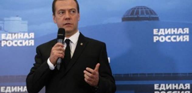 Ruský premiér Medveděv se poprvé vyjádřil k dokumentu o svém bohatství: Smíchali všechno možné bahno. Jsou tam místa, kde jsem v životě nebyl