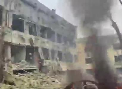 „Nacisté.“ Hrozné scény z Mariupolu a srdceryvná reakce velvyslance. Rusové bombardovali porodnici