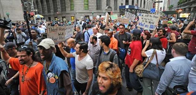 Newyorská policie zatýkala v hnutí Okupujte Wall Street