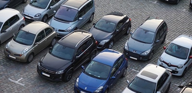 V Praze 4 dnes začaly platit parkovací zóny v nejvytíženějších oblastech