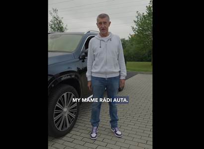 VIDEO Andrej Babiš za volantem. Kdo neskáče, není Čech