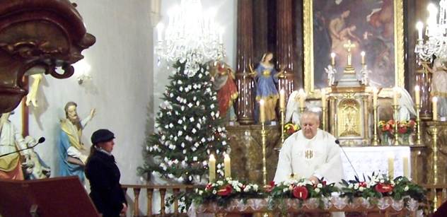 Podle STEMu chodí o Vánocích do kostela třetina Čechů