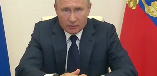 VIDEO Putin vytočený jako nikdy: „80 tisíc jsem řekl! Vaše odpovědnost! Lidi čekají.“ Celé Rusko vidělo