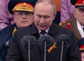 „Zabijáci přepisují dějiny.“ Putin na Rudém náměstí. V ČR nebylo