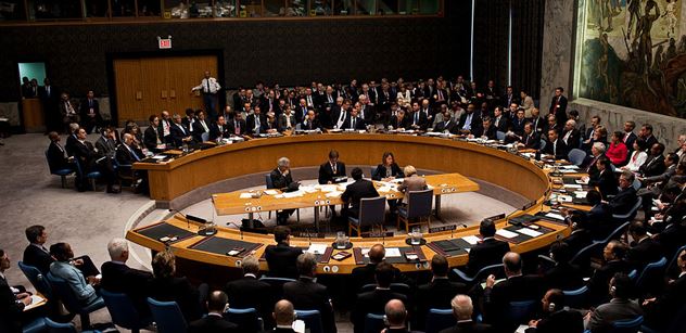 „Jen si běžte!“ Poprask na Radě bezpečnosti OSN. Michel tepal Moskvu a ruský velvyslanec odkráčel