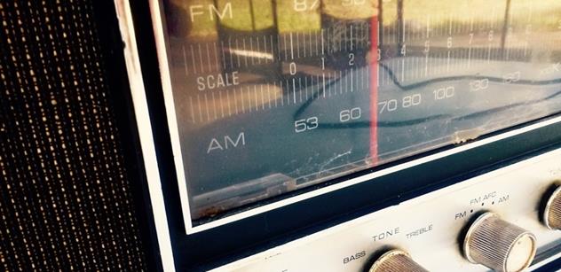 Rádio Retro popřeje posluchačům šťastné a veselé