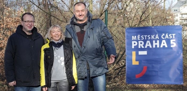 Praha 5: Petr Lachnit a Martin Slabý zahájili Mikulášskou nadílku hlavně pro pejsky