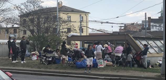 Brno se snaží o přesun ukrajinských Romů od nádraží. Nechtějí přístřeší ani jídlo, jen dávky