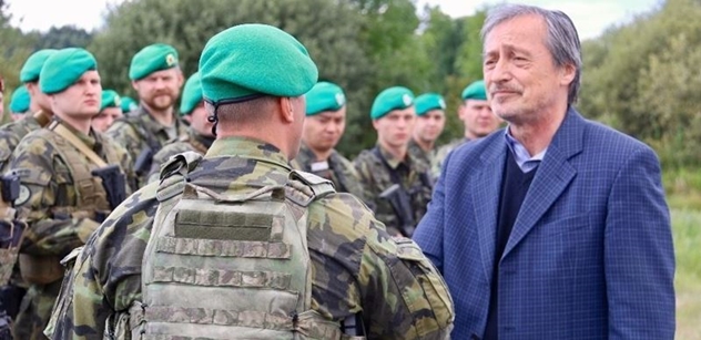 Ministr obrany Martin Stropnický navštívil vojáky na cvičení Cooperative Security