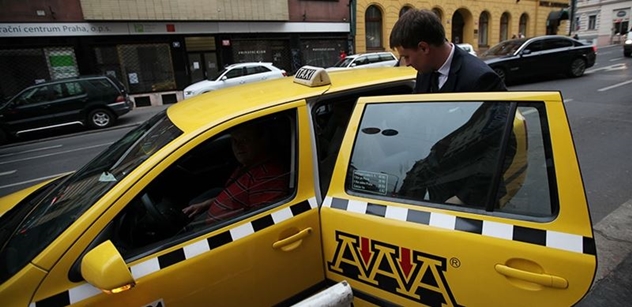 Taxikáři se sjíždějí na Strahov k dalšímu plánovanému protestu