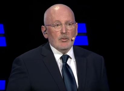 Timmermans vychválil české předsednictví v EU. Jurečka předal „žezlo“ Švédům