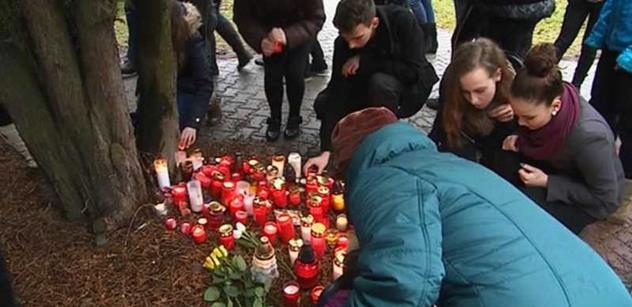 V Uherském Brodě pohřbívají první z obětí střelby v restauraci