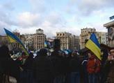 Stovky Ukrajinců přišly na Staroměstské náměstí vyjádřit podporu krajanům