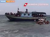 Ve Středozemním moři zachránili 129 migrantů včetně žen a dětí