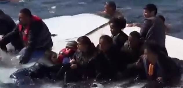 Z řeckého Kosu vyplul do Soluně trajekt s 1700 uprchlíky