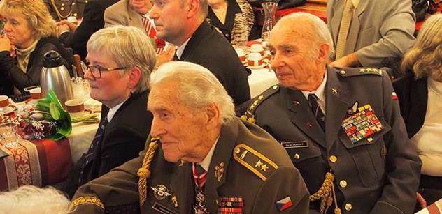 Váleční veteráni pochválili Zemana za řádné placení členských příspěvků. Cenu ale dostal za vlastenectví