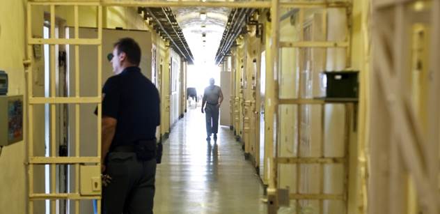 Věznice jsou naplněné na 120 procent, tvrdí náměstek ministra