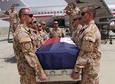 Vojáci se v Afghánistánu loučili s padlými spolubo...