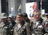 V Kyjevě proběhl hlasitý pochod s hořícími pochodněmi. A poslanec ČSSD píše: Stropnický se asi zbláznil