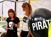 Piráti slibují: Zastavíme odliv zisků i plýtvání